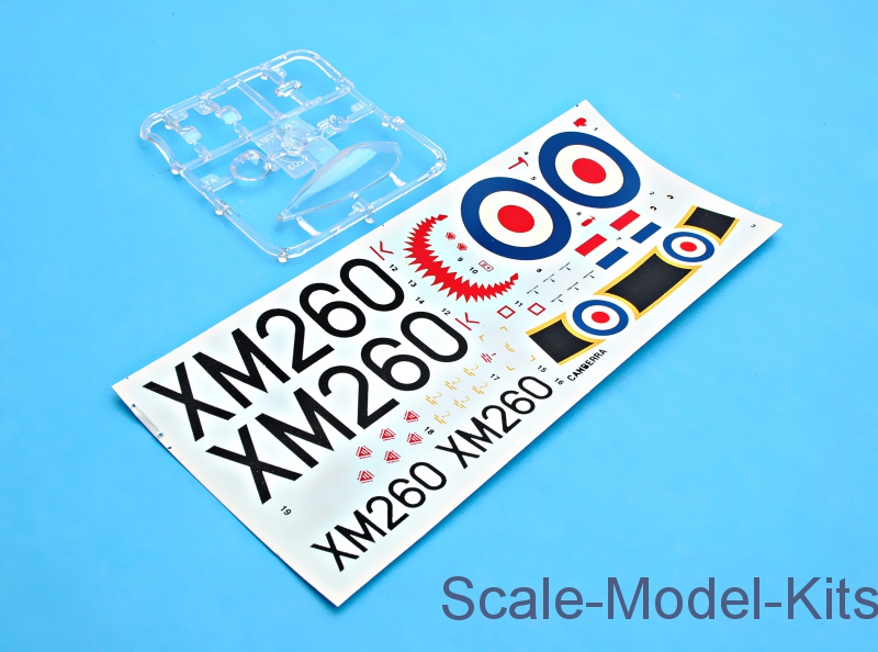 BAC/EE Canberra B(i)8Eastern Express plastic scale model kit in 172